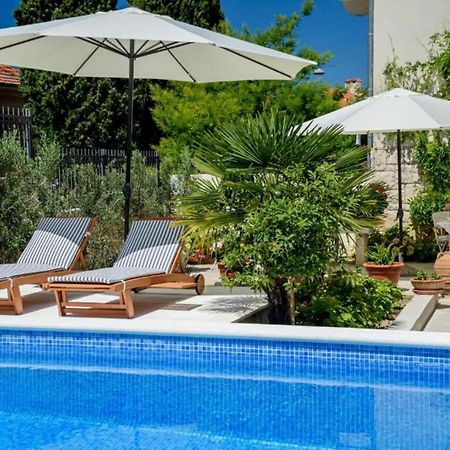 Palace Schoen Milesi - Esense Of Prestige - Private Pool - Free Parking - Old Money Style Luxury Rooms - Walking Distance To The Old Town, The Beach And All Amenities - Buralux Properties Spalato Esterno foto