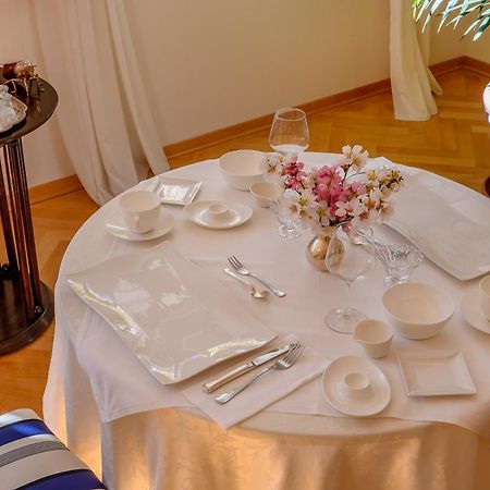 Palace Schoen Milesi - Esense Of Prestige - Private Pool - Free Parking - Old Money Style Luxury Rooms - Walking Distance To The Old Town, The Beach And All Amenities - Buralux Properties Spalato Esterno foto