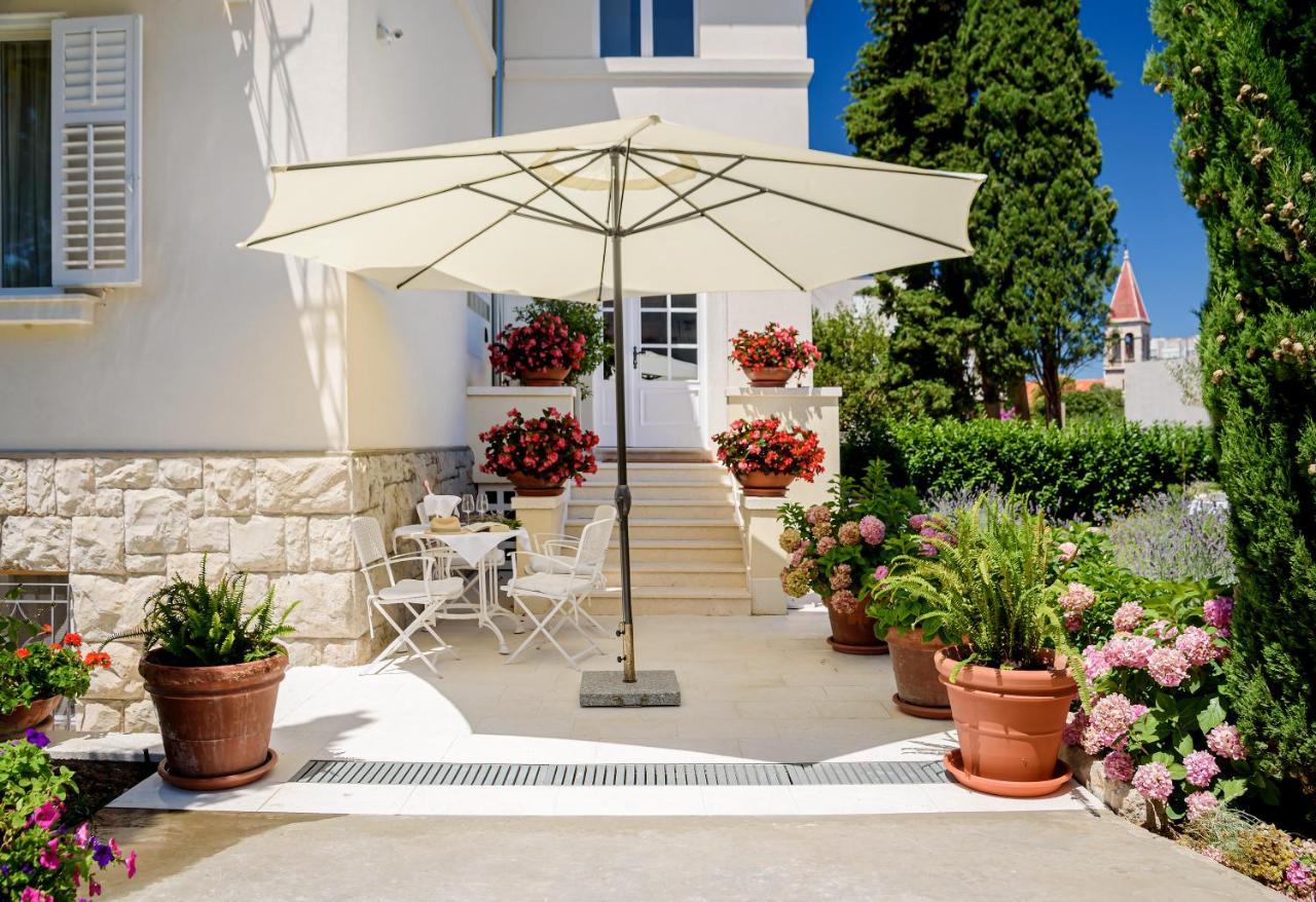 Palace Schoen Milesi - Esense Of Prestige - Private Pool - Free Parking - Old Money Style Luxury Rooms - Walking Distance To The Old Town, The Beach And All Amenities - Buralux Properties Spalato Esterno foto
