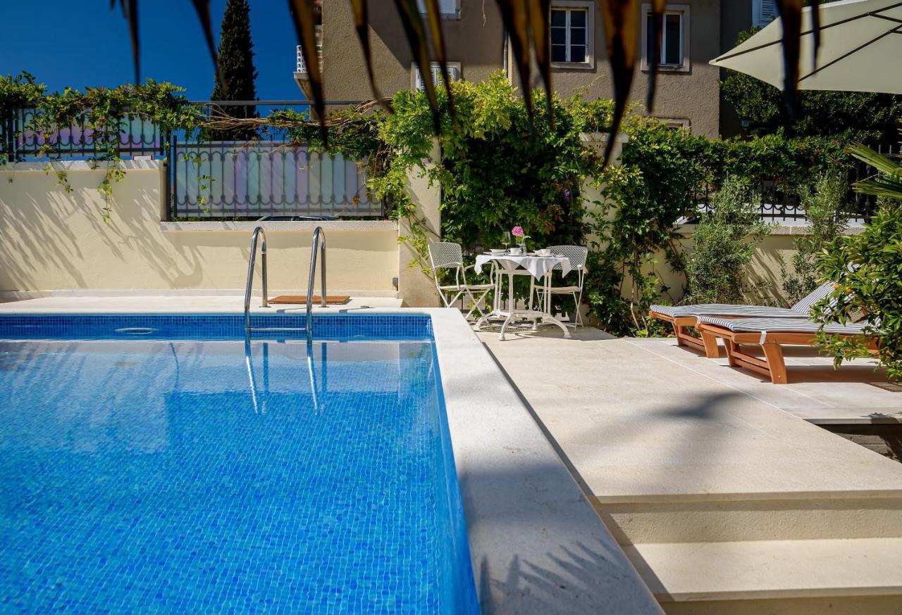 Palace Schoen Milesi - Esense Of Prestige - Private Pool - Free Parking - Old Money Style Luxury Rooms - Walking Distance To The Old Town, The Beach And All Amenities - Buralux Properties Spalato Esterno foto
