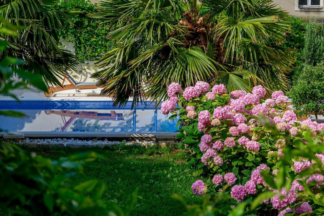 Palace Schoen Milesi - Esense Of Prestige - Private Pool - Free Parking - Old Money Style Luxury Rooms - Walking Distance To The Old Town, The Beach And All Amenities - Buralux Properties Spalato Esterno foto