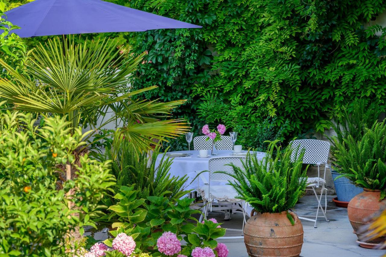 Palace Schoen Milesi - Esense Of Prestige - Private Pool - Free Parking - Old Money Style Luxury Rooms - Walking Distance To The Old Town, The Beach And All Amenities - Buralux Properties Spalato Esterno foto