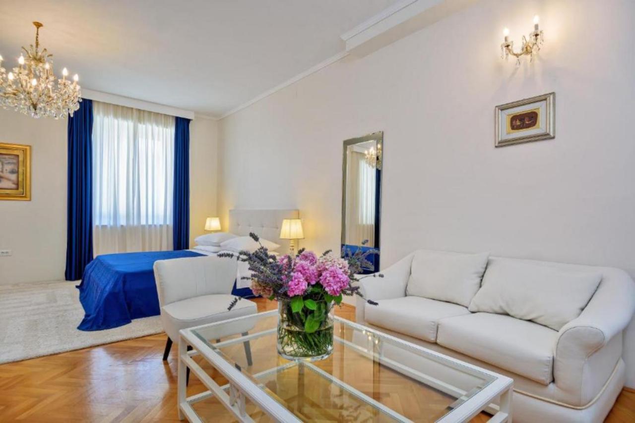 Palace Schoen Milesi - Esense Of Prestige - Private Pool - Free Parking - Old Money Style Luxury Rooms - Walking Distance To The Old Town, The Beach And All Amenities - Buralux Properties Spalato Esterno foto