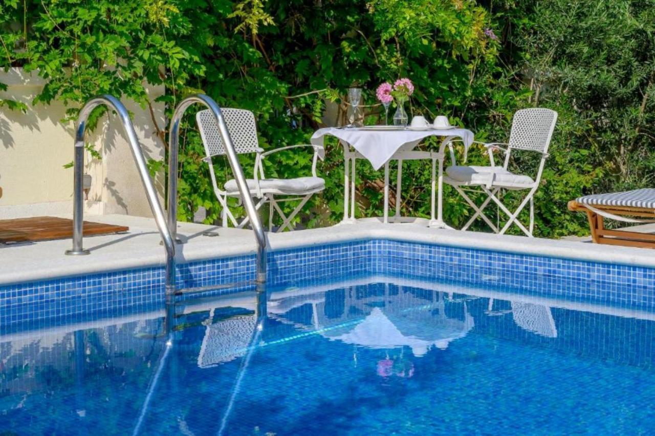 Palace Schoen Milesi - Esense Of Prestige - Private Pool - Free Parking - Old Money Style Luxury Rooms - Walking Distance To The Old Town, The Beach And All Amenities - Buralux Properties Spalato Esterno foto