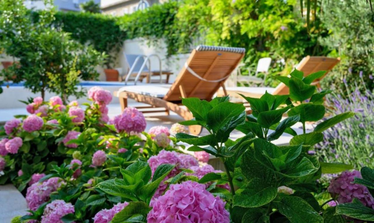 Palace Schoen Milesi - Esense Of Prestige - Private Pool - Free Parking - Old Money Style Luxury Rooms - Walking Distance To The Old Town, The Beach And All Amenities - Buralux Properties Spalato Esterno foto