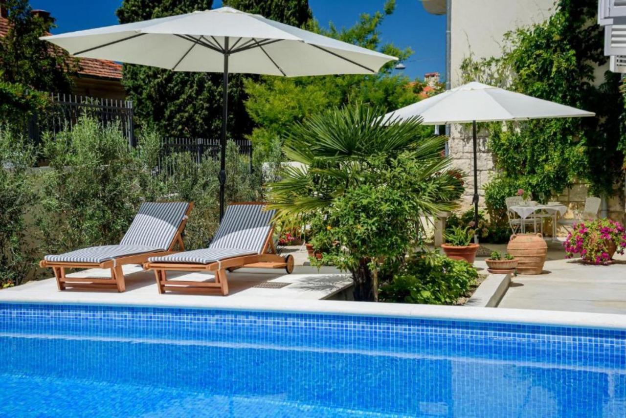 Palace Schoen Milesi - Esense Of Prestige - Private Pool - Free Parking - Old Money Style Luxury Rooms - Walking Distance To The Old Town, The Beach And All Amenities - Buralux Properties Spalato Esterno foto