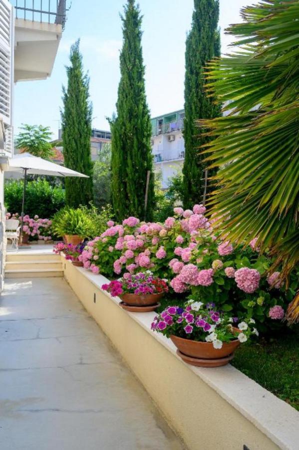 Palace Schoen Milesi - Esense Of Prestige - Private Pool - Free Parking - Old Money Style Luxury Rooms - Walking Distance To The Old Town, The Beach And All Amenities - Buralux Properties Spalato Esterno foto