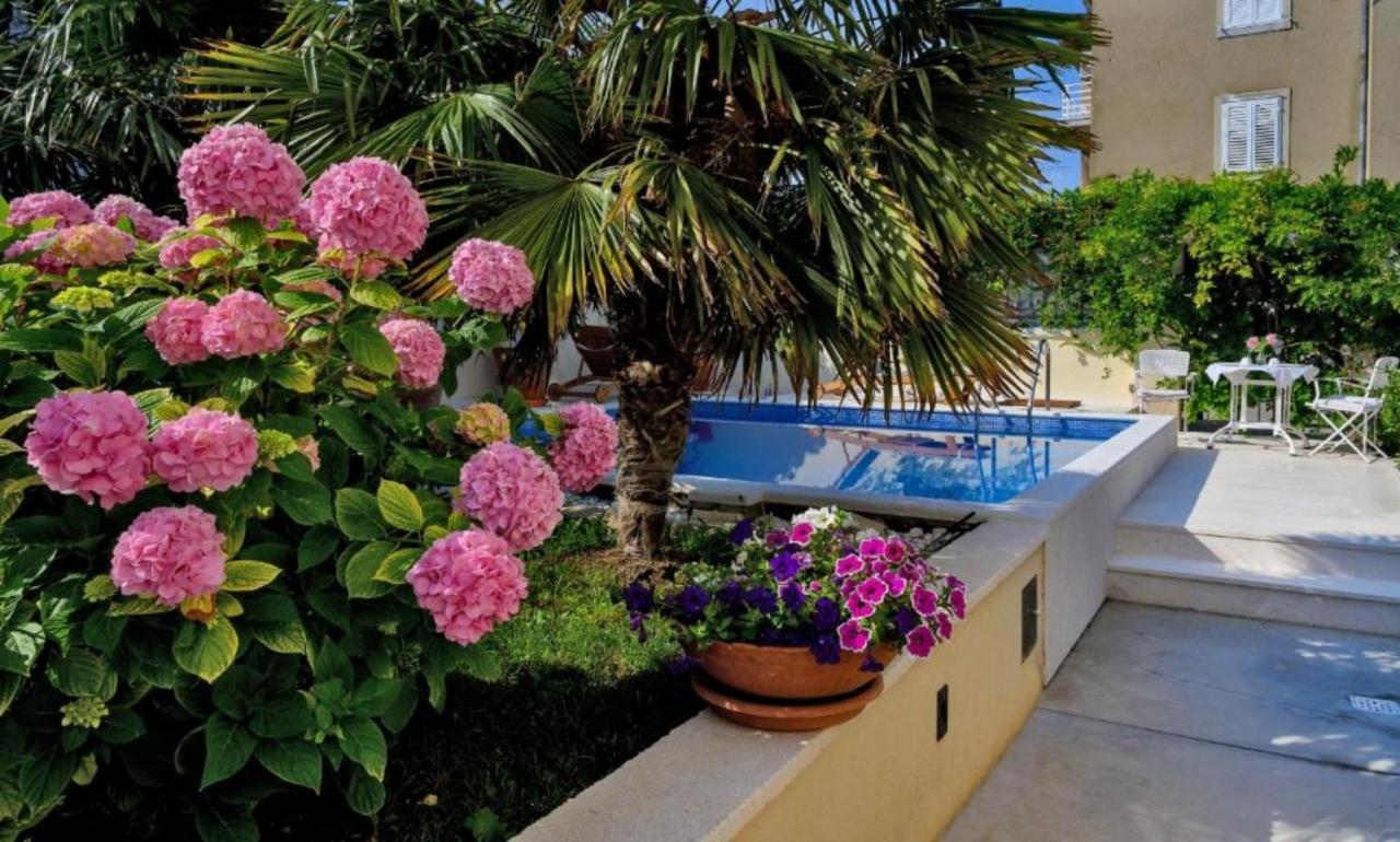 Palace Schoen Milesi - Esense Of Prestige - Private Pool - Free Parking - Old Money Style Luxury Rooms - Walking Distance To The Old Town, The Beach And All Amenities - Buralux Properties Spalato Esterno foto