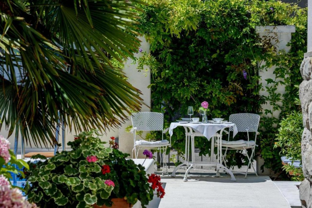 Palace Schoen Milesi - Esense Of Prestige - Private Pool - Free Parking - Old Money Style Luxury Rooms - Walking Distance To The Old Town, The Beach And All Amenities - Buralux Properties Spalato Esterno foto