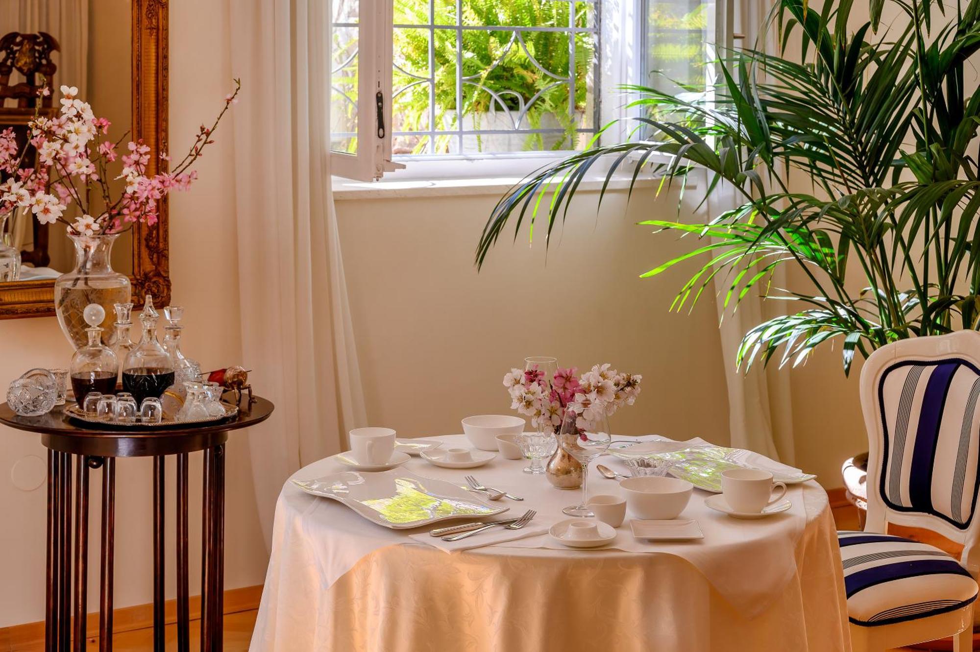 Palace Schoen Milesi - Esense Of Prestige - Private Pool - Free Parking - Old Money Style Luxury Rooms - Walking Distance To The Old Town, The Beach And All Amenities - Buralux Properties Spalato Esterno foto